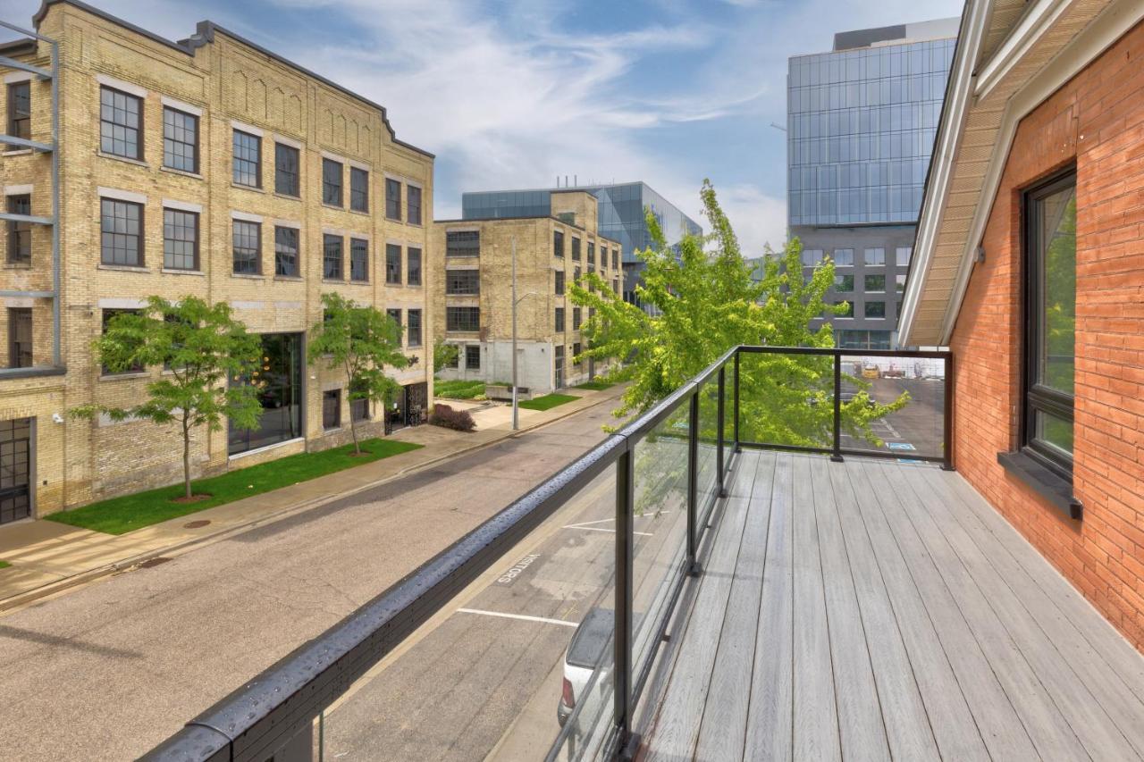 Entire 1 Bedroom Apartment Across From Google - Br5 Кіченер Екстер'єр фото