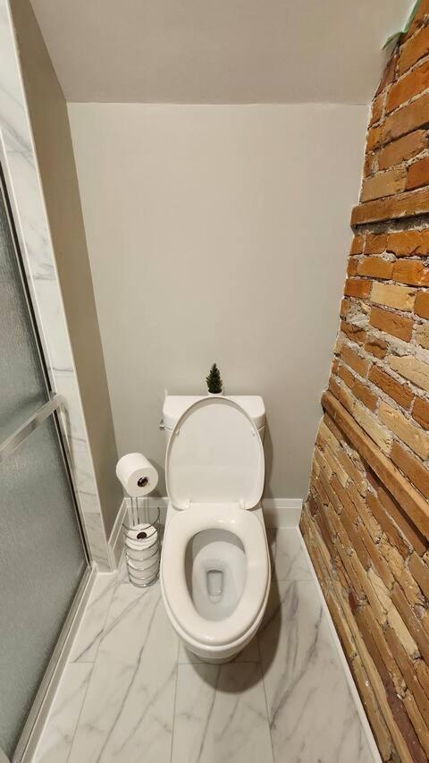 Entire 1 Bedroom Apartment Across From Google - Br5 Кіченер Екстер'єр фото